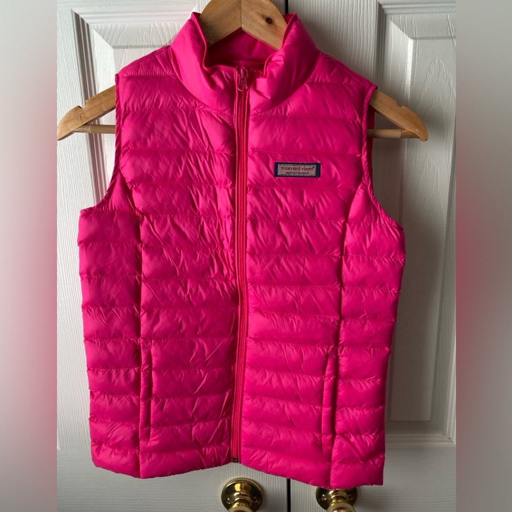 vineyard vines Channeled Puffer Performance Vest in Neon Crazy Pink‎ SZ M